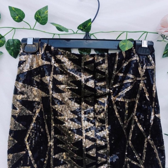 Crystal K - gold and black sequin mini skirt - - Picture 4 of 8